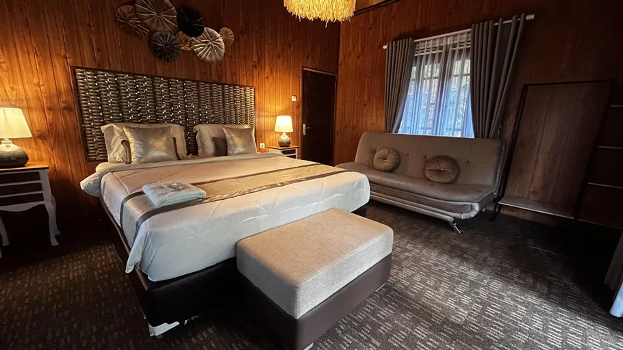 Deluxe Room (VA-4)